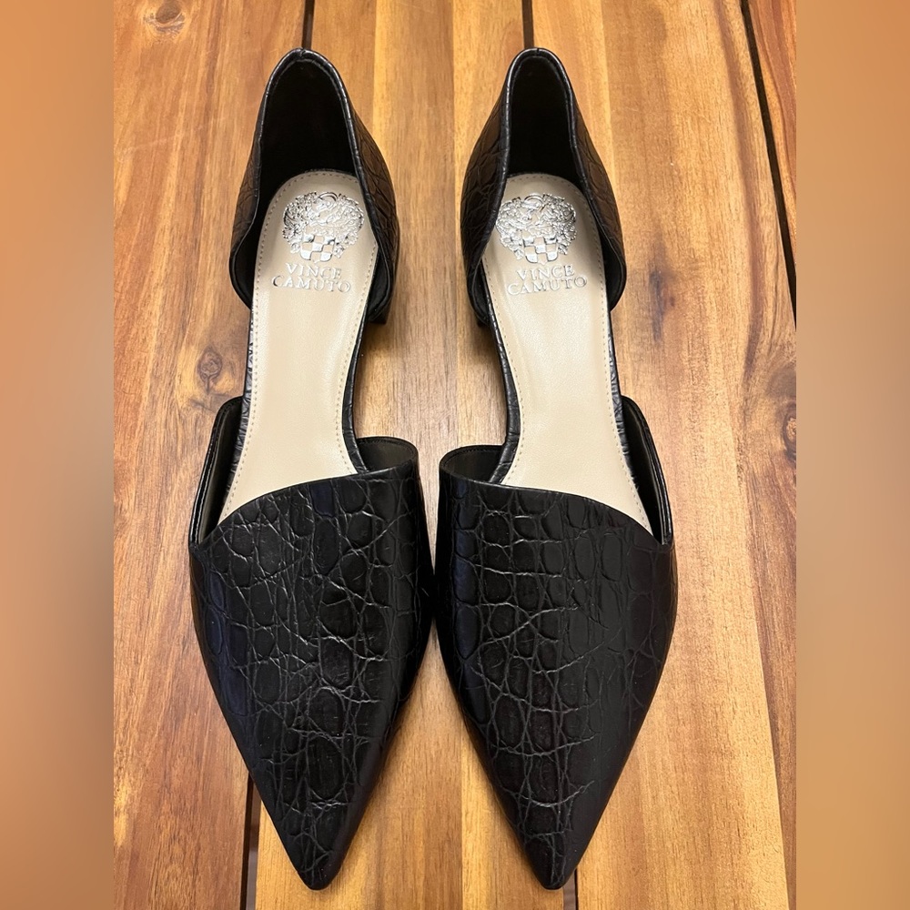 NEW Vince camuto flats - Size 10